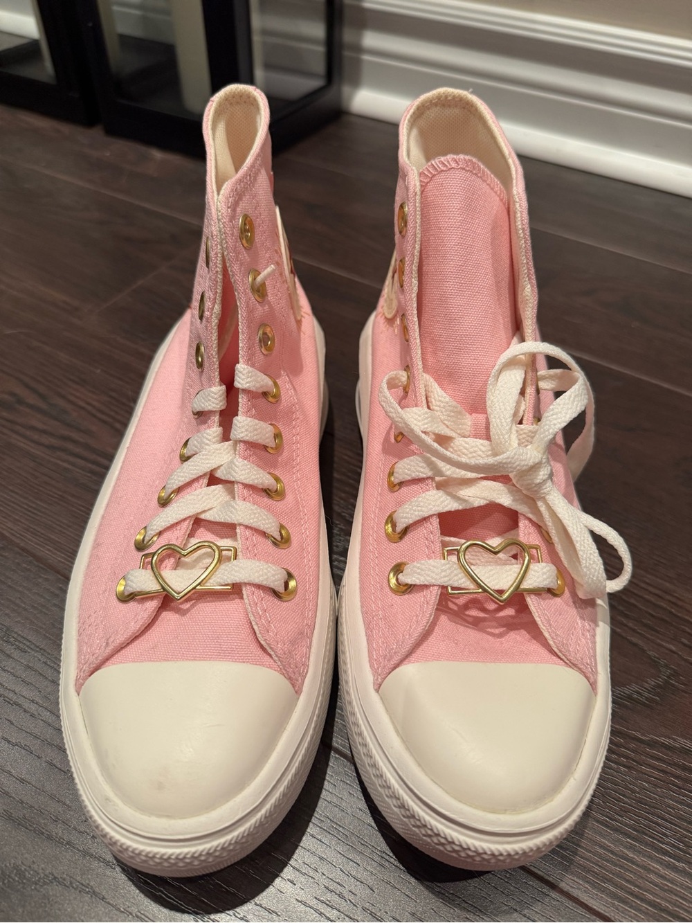 Converse NEW Women’s Valentines Day Sneakers - Picture 8 of 11